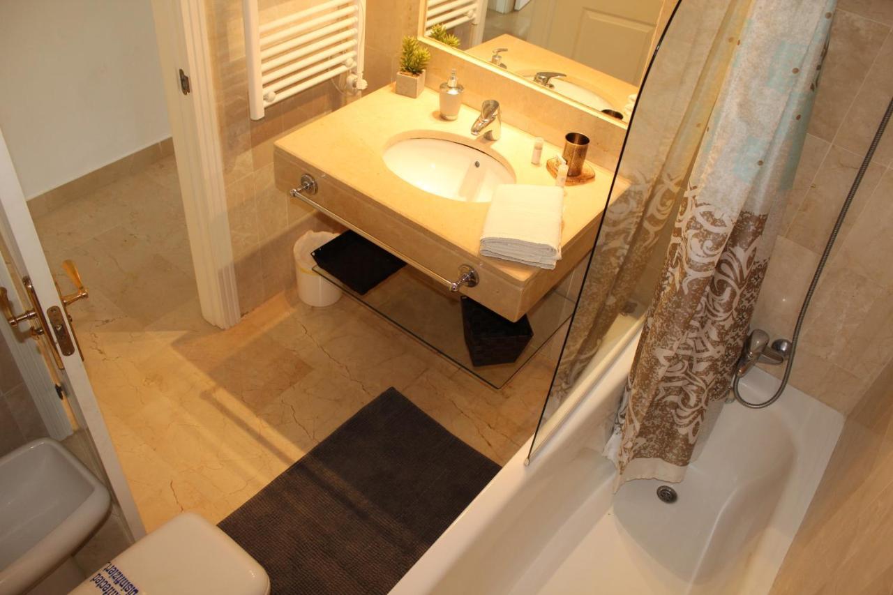 Apartment In El Presidente Beach Side New Golden Mile Estepona Eksteriør billede