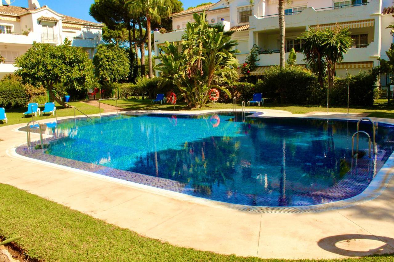 Apartment In El Presidente Beach Side New Golden Mile Estepona Eksteriør billede