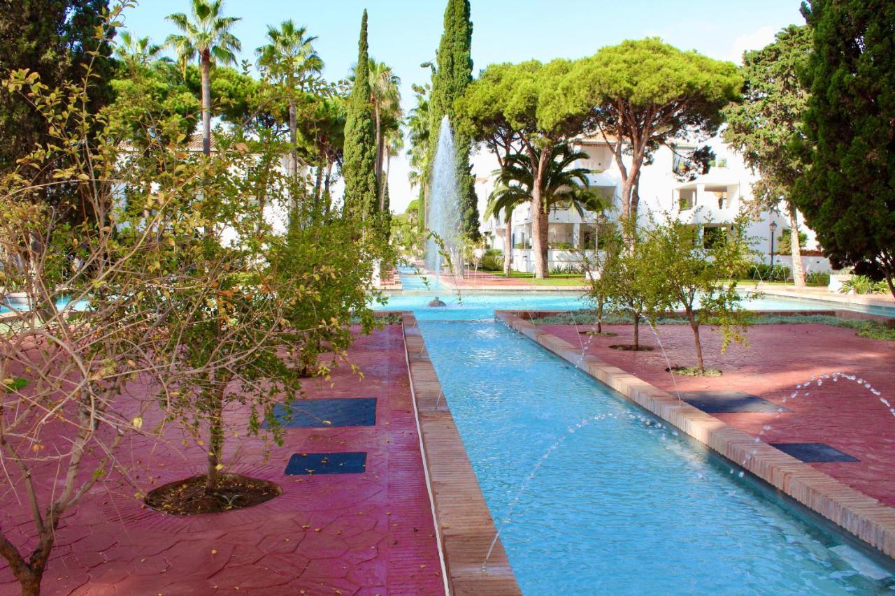 Apartment In El Presidente Beach Side New Golden Mile Estepona Eksteriør billede