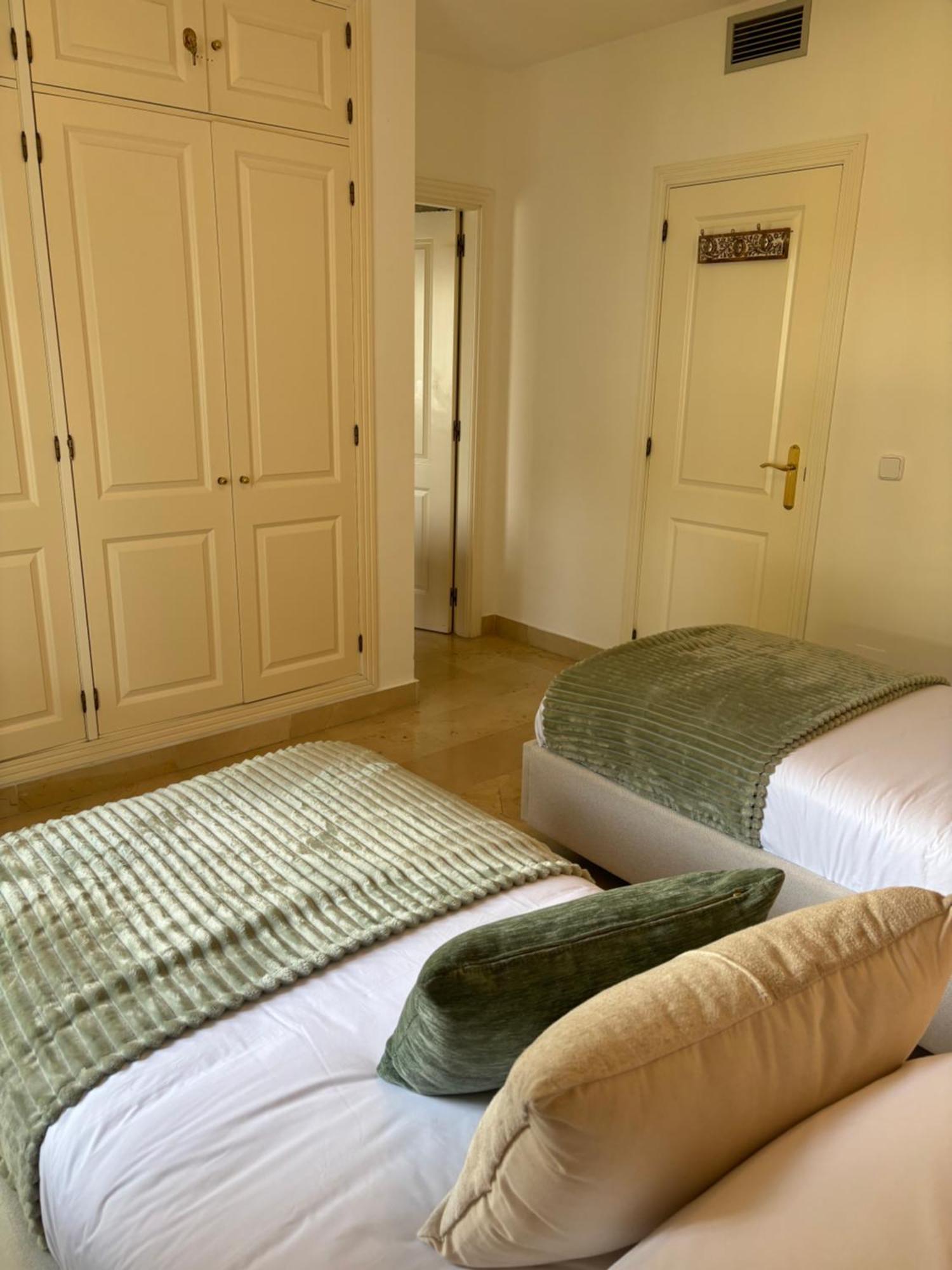 Apartment In El Presidente Beach Side New Golden Mile Estepona Eksteriør billede