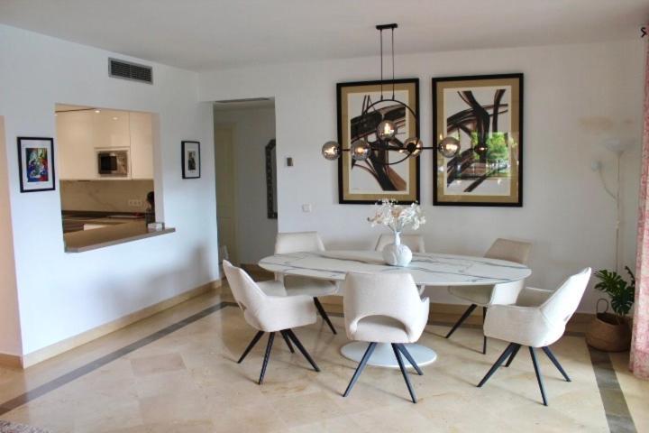 Apartment In El Presidente Beach Side New Golden Mile Estepona Eksteriør billede