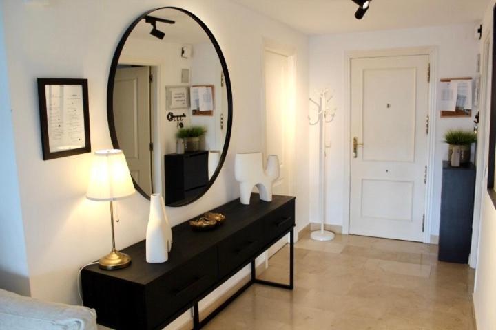 Apartment In El Presidente Beach Side New Golden Mile Estepona Eksteriør billede