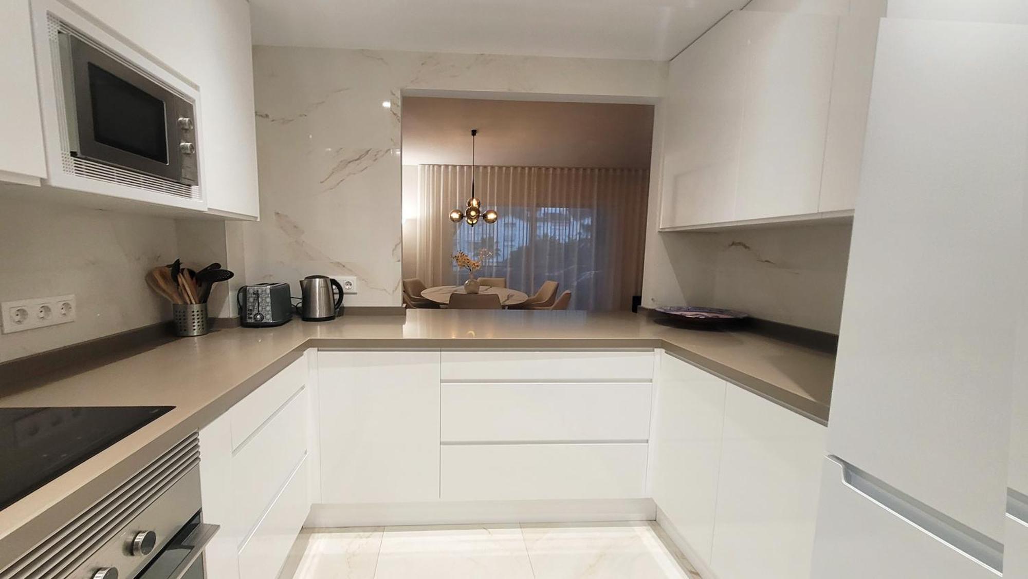 Apartment In El Presidente Beach Side New Golden Mile Estepona Eksteriør billede