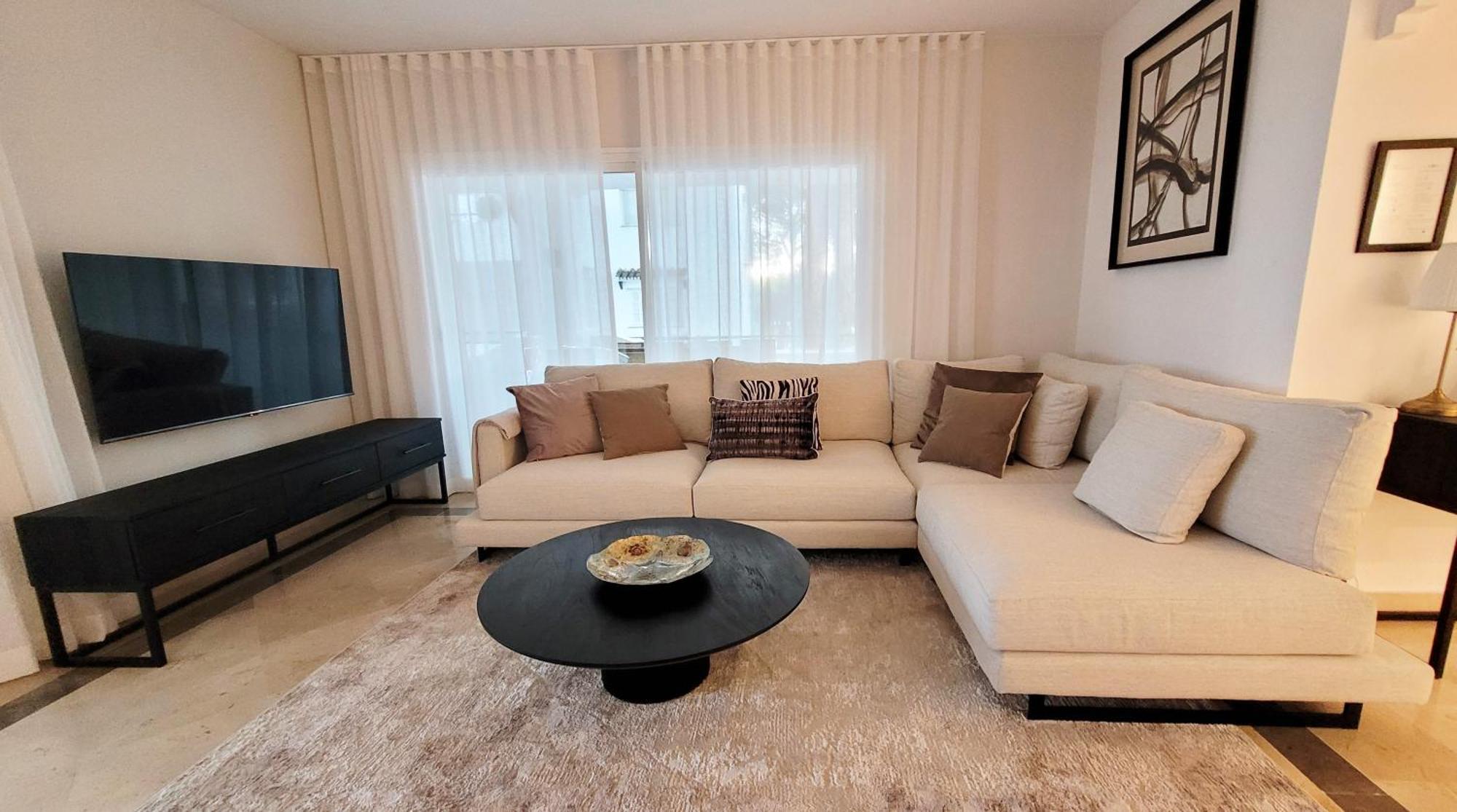Apartment In El Presidente Beach Side New Golden Mile Estepona Eksteriør billede