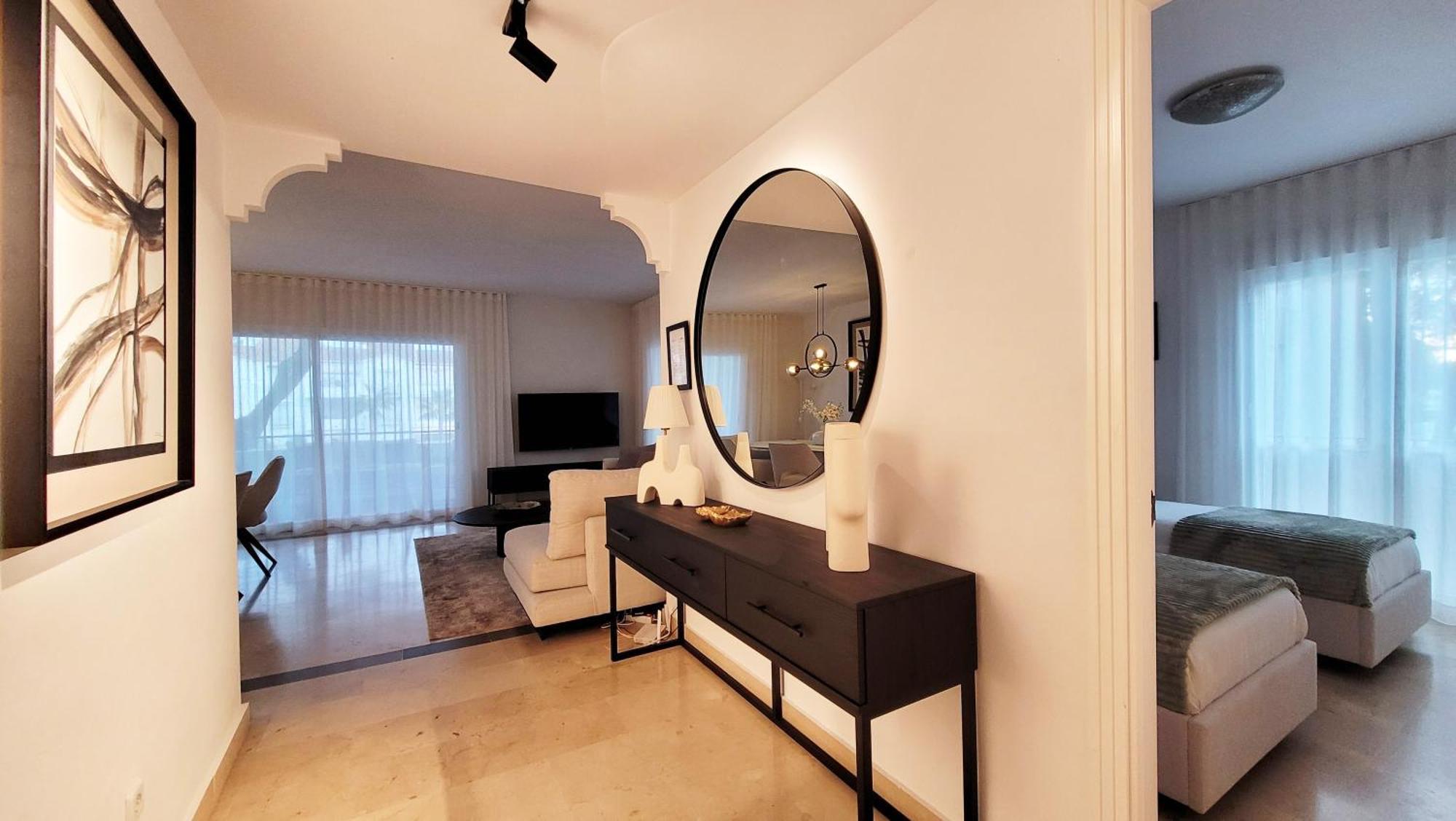 Apartment In El Presidente Beach Side New Golden Mile Estepona Eksteriør billede