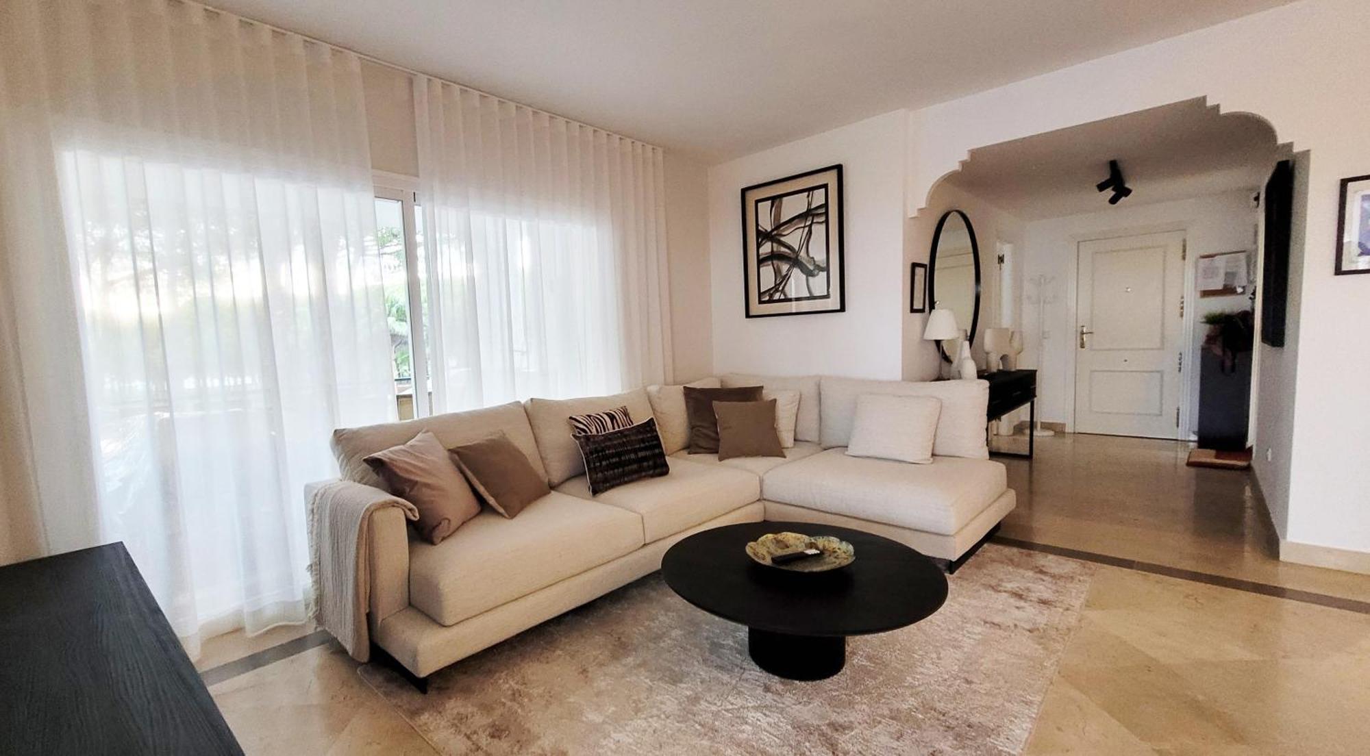 Apartment In El Presidente Beach Side New Golden Mile Estepona Eksteriør billede
