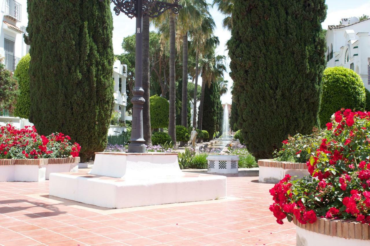 Apartment In El Presidente Beach Side New Golden Mile Estepona Eksteriør billede