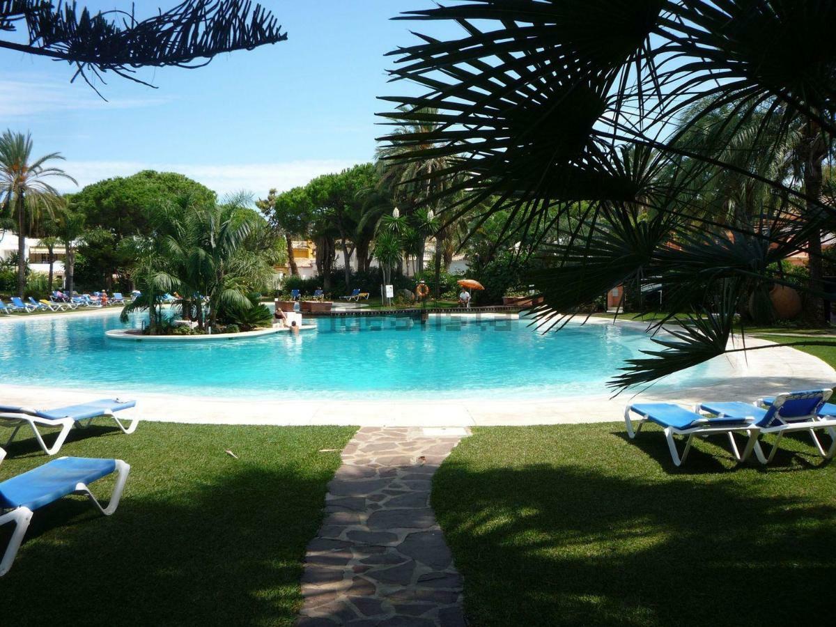 Apartment In El Presidente Beach Side New Golden Mile Estepona Eksteriør billede