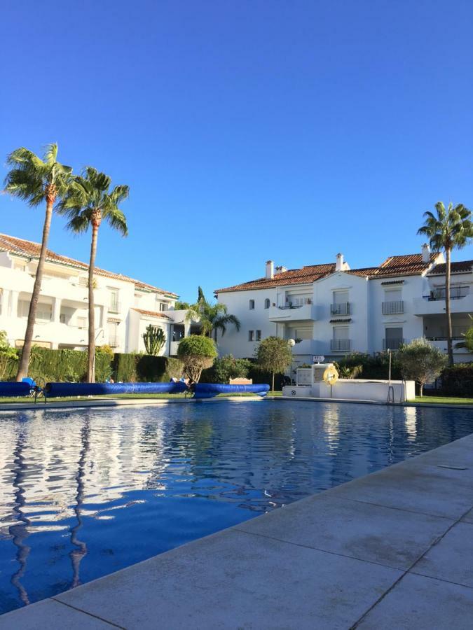 Apartment In El Presidente Beach Side New Golden Mile Estepona Eksteriør billede